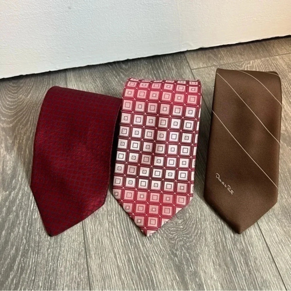 Bundle of 3 ties Boss, Oscar de Larenta, Pierre Cardin - Picture 1 of 10
